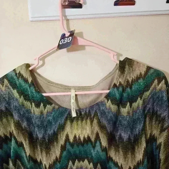 Tua Tua Tua  sinhinged waist dolman short sleeve blouse size small shimmer top - Picture 3 of 5